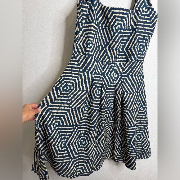 Averie DILLA PLEATED MIDI DRESS Blue/Cream Sz XL - Picture 2 of 11